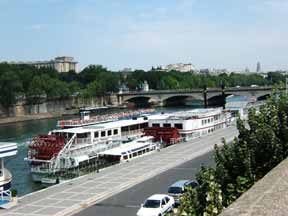 Seine River cruise ships